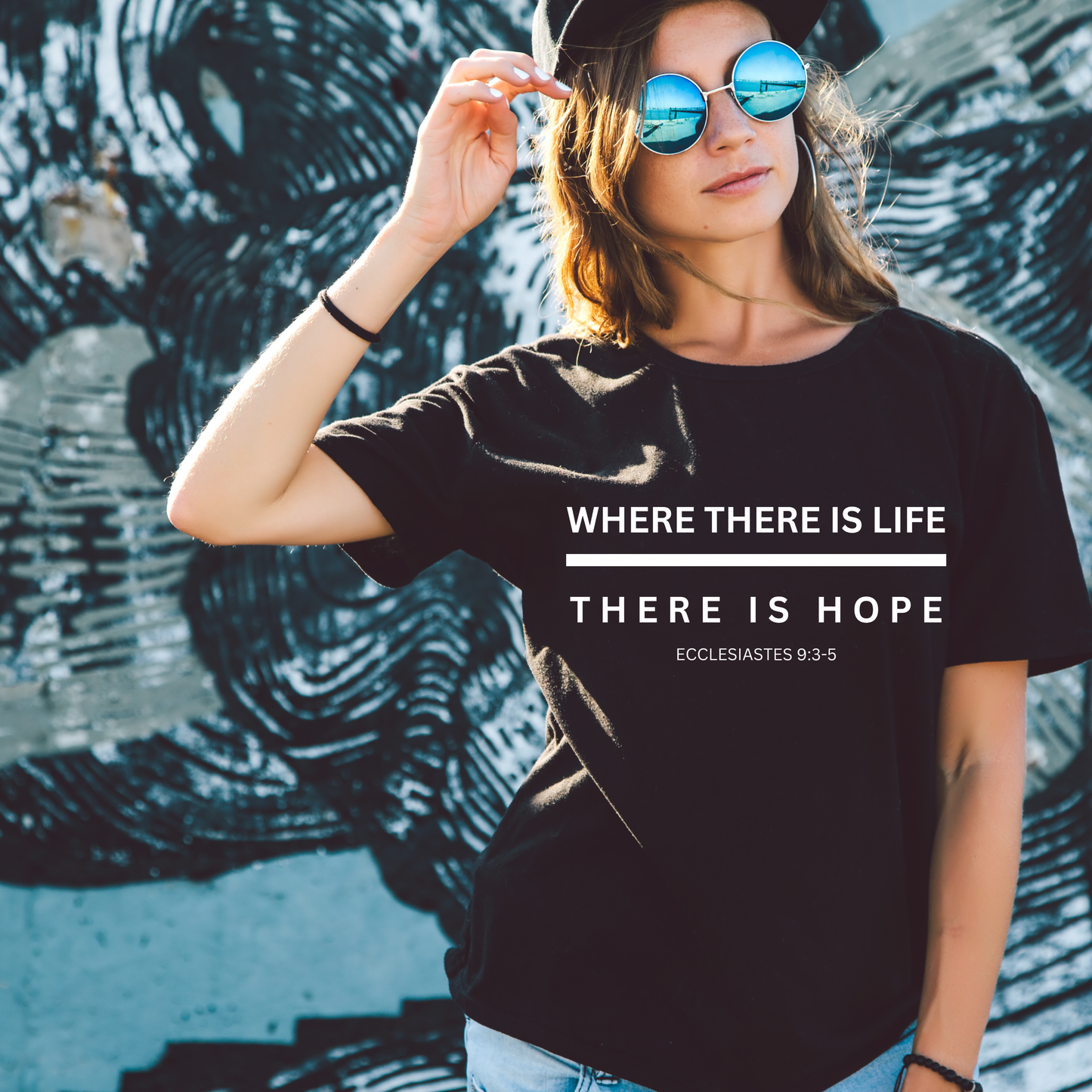 Where There is Hope, T-Shirt (Ecc 9:3-5)